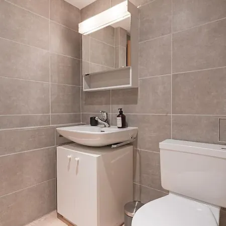 Cosy Piscine Vue Alpes Montana Appartement *