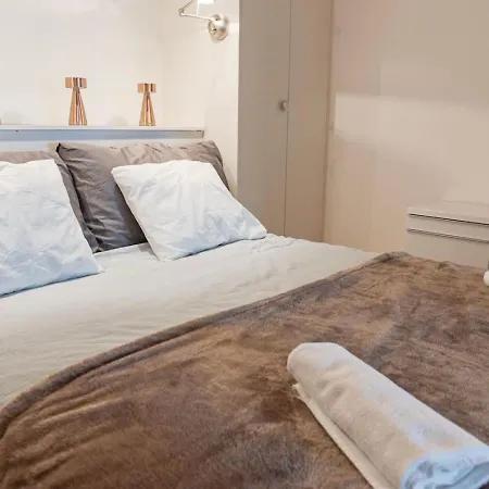 Appartement Cosy Piscine Vue Alpes Montana *