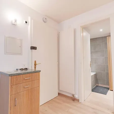 Cosy Piscine Vue Alpes Montana Appartement *