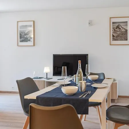 Cosy Piscine Vue Alpes Montana Appartement *